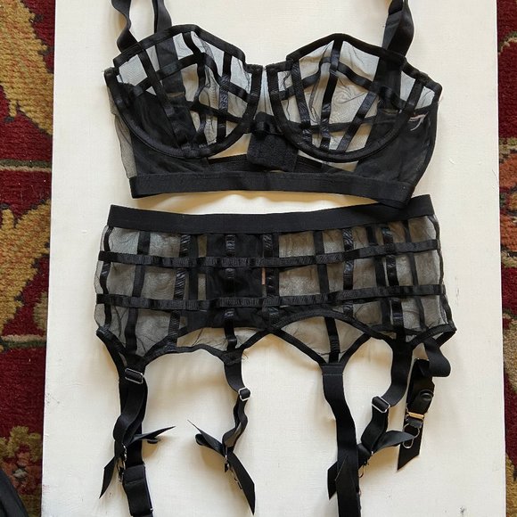 Playful Promises Bettie Page cage bra 32DD (32E) - Picture 5 of 5